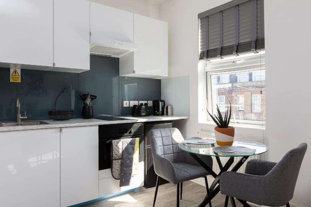 Studio Apt, 8 Min Walk From Tube 3 London Luaran gambar