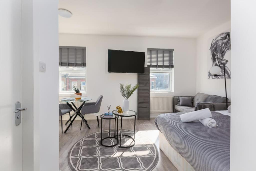 Studio Apt, 8 Min Walk From Tube 3 London Luaran gambar