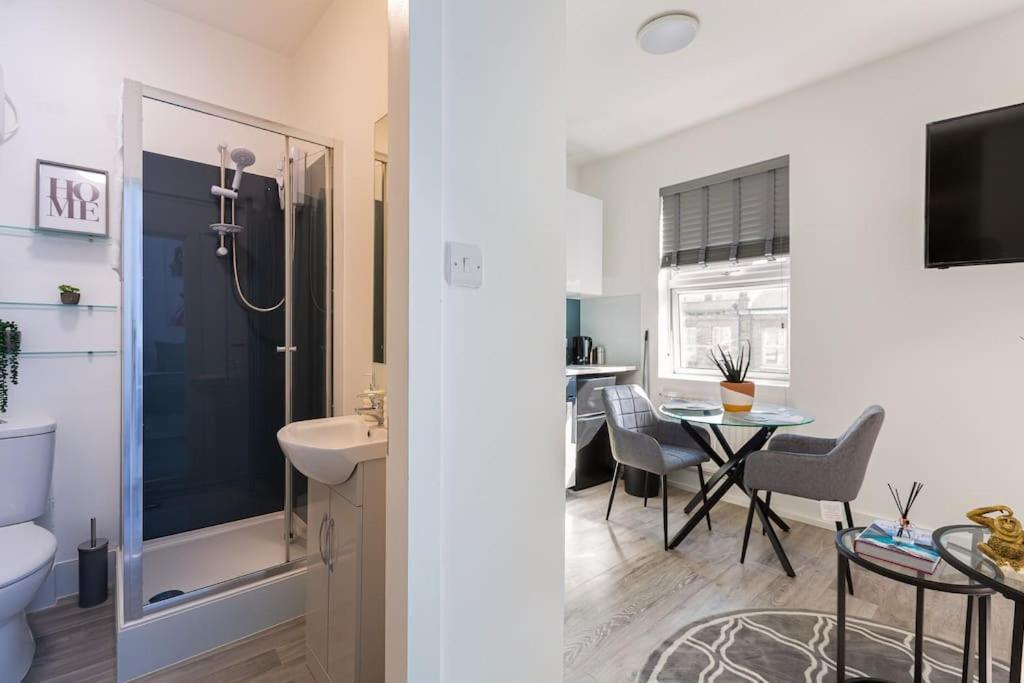 Studio Apt, 8 Min Walk From Tube 3 London Luaran gambar
