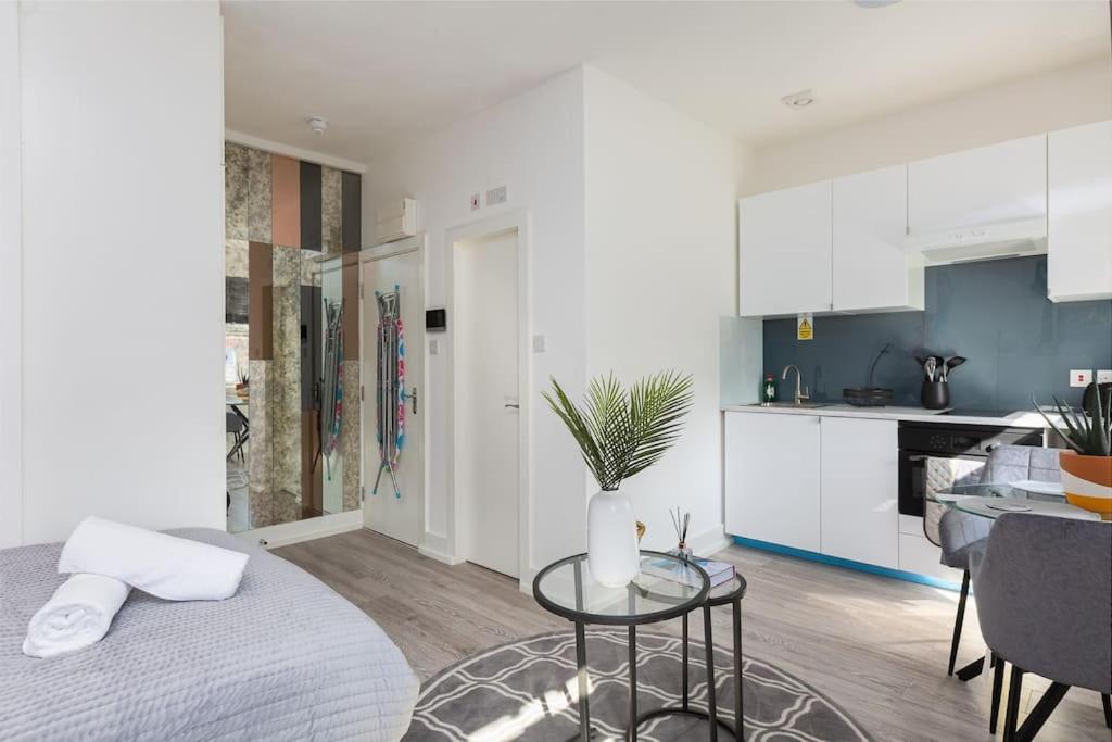Studio Apt, 8 Min Walk From Tube 3 London Luaran gambar